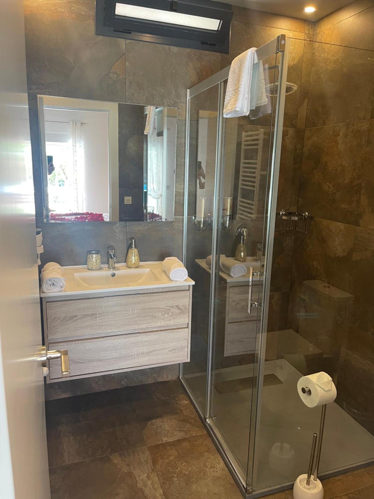 Suite Piscina: Alojamiento Privado con Sofá Cama San Vicente Raspeig Exterior photo