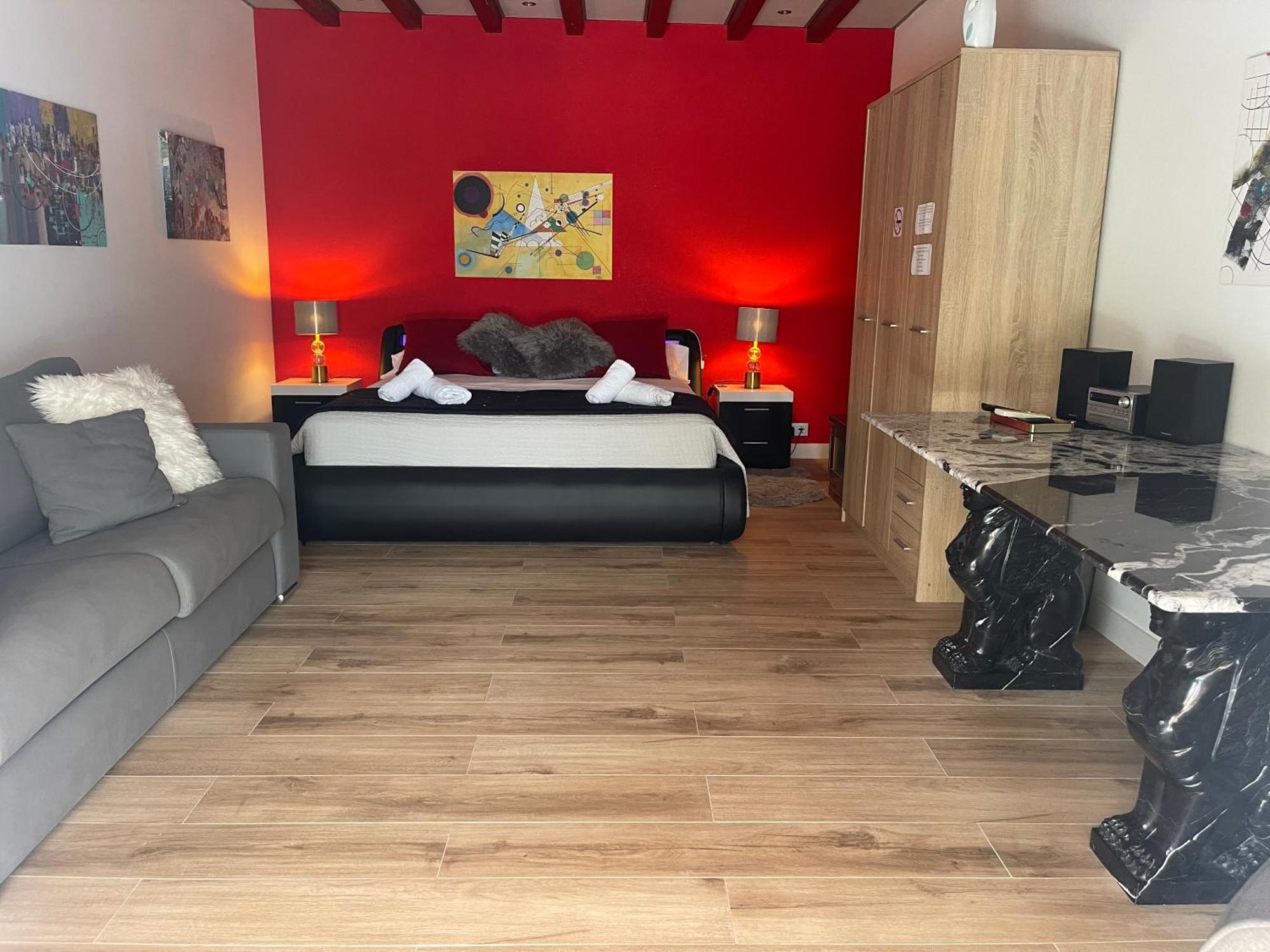 Suite Piscina: Alojamiento Privado con Sofá Cama San Vicente Raspeig Exterior photo